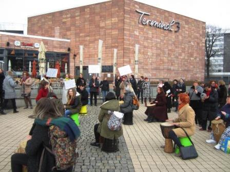 Trommeln gegen Gewalt an Frauen