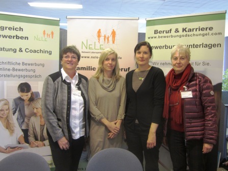 Gespräch mit Stand mit Hanka Kliese, MdL und Sabine Sieble, Büro MdL