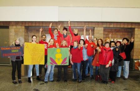 Tanzgruppe im Hauptbahnhof Chemnitz 